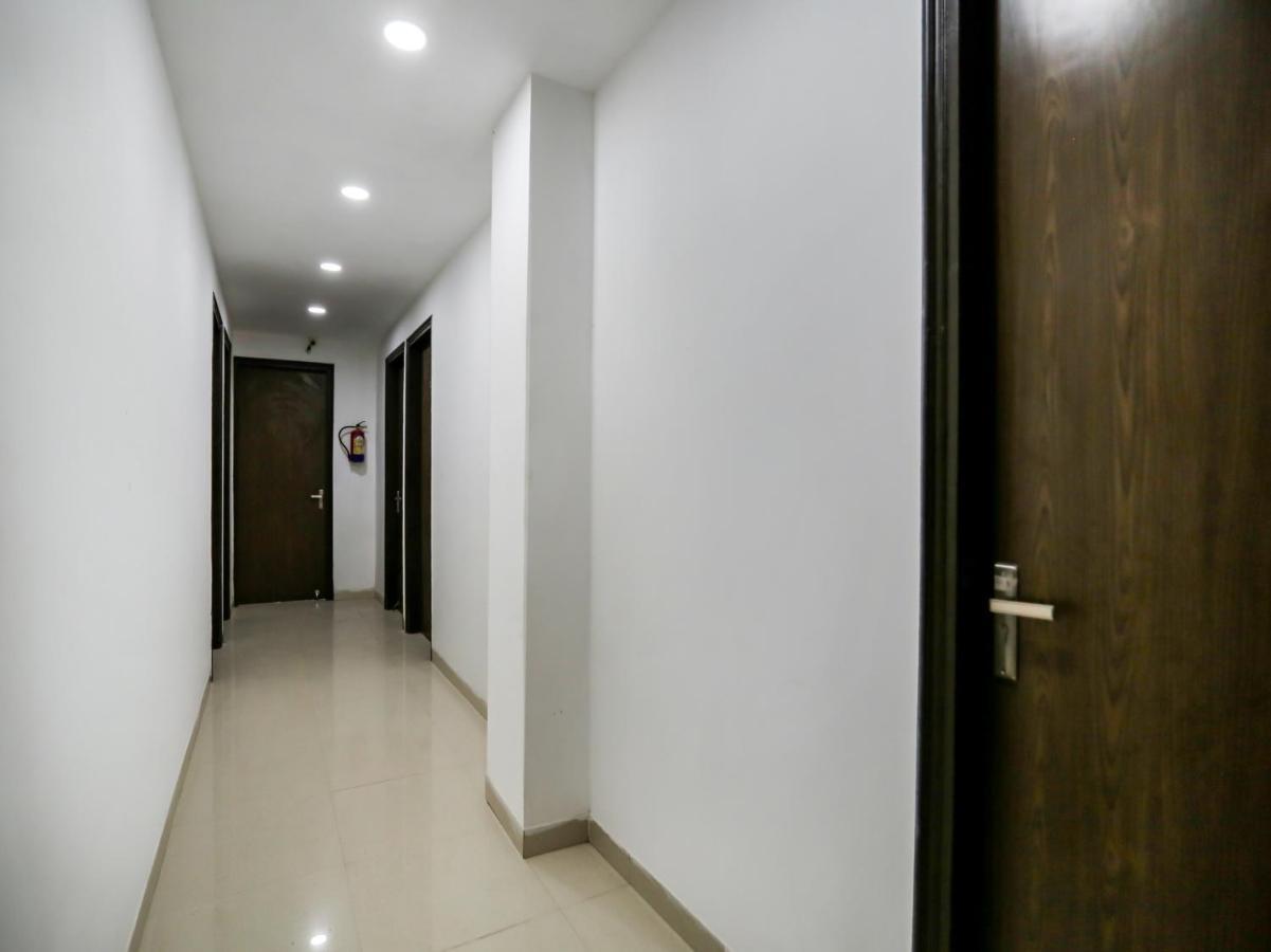 Oyo 74279 Prime Inn Rohini Deli Exterior foto