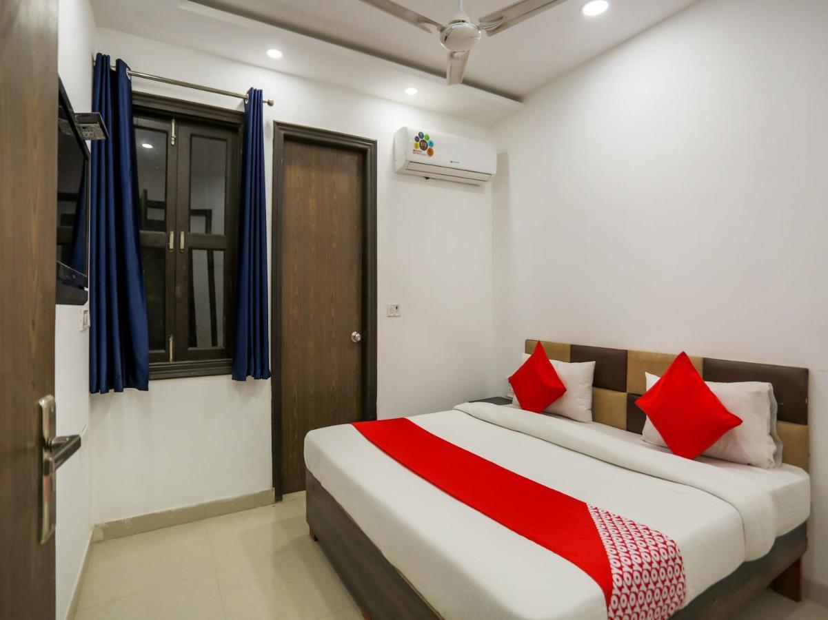 Oyo 74279 Prime Inn Rohini Deli Exterior foto